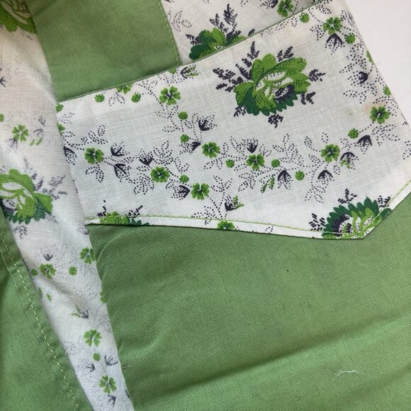 Vintage Homemade Green Floral Apron with Green Apron Strings, Pockets And Hem - Picture 7 of 7